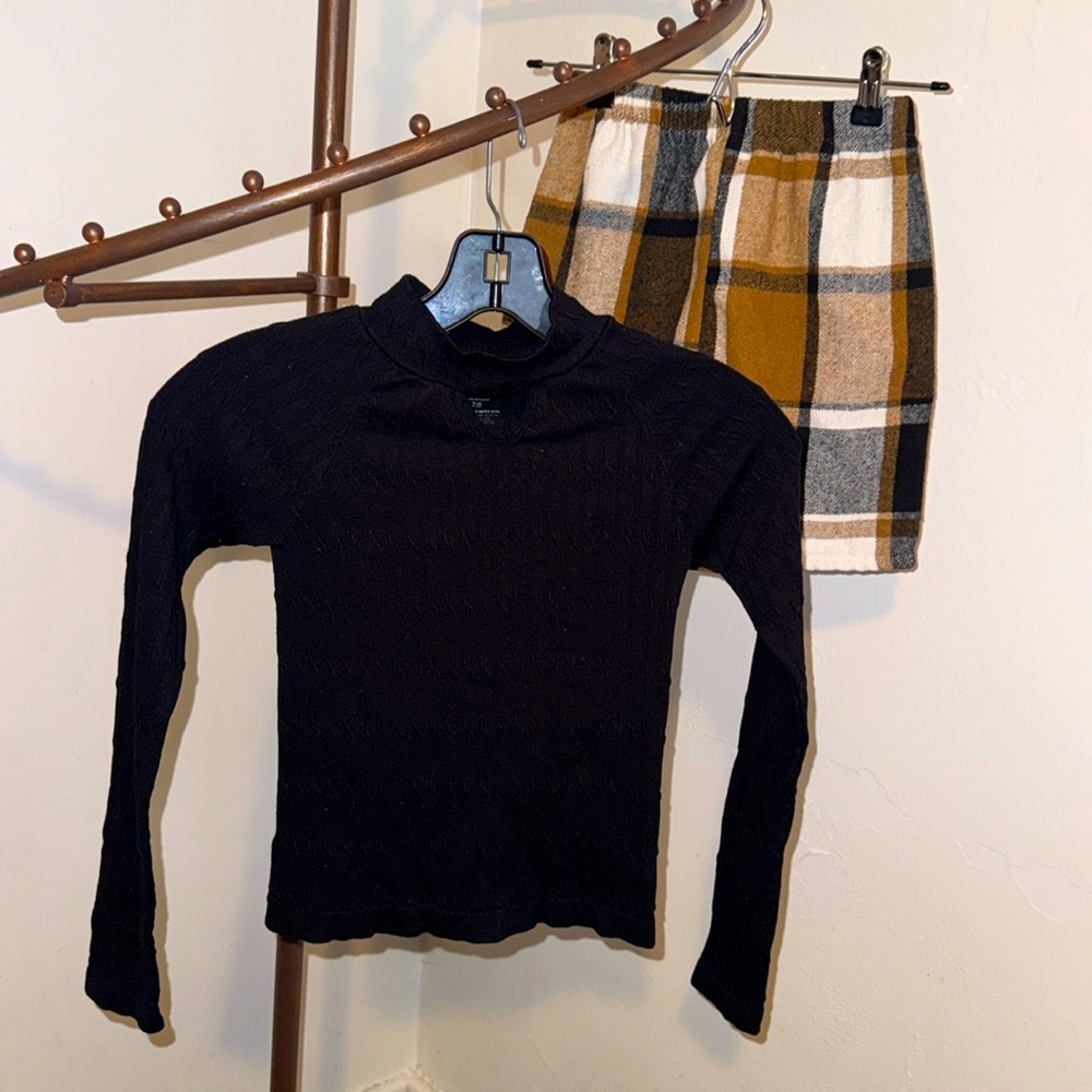 Two piece set - girls size 7/8